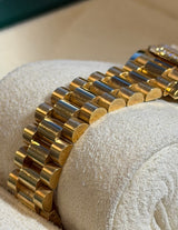 Rolex - Pre-owned Yellow Gold Lady-Datejust 28mm Champagne Diamond Dial Diamond Bezel Presidential Bracelet 279138RBR