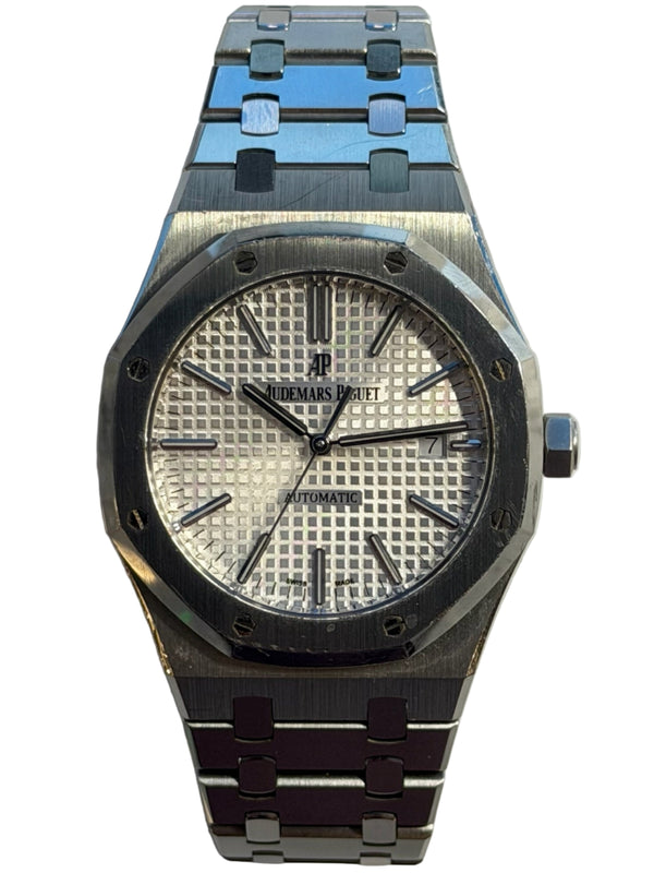 Audemars Piguet - Pre-owned Royal Oak Selfwinding Silver Dial 15400ST