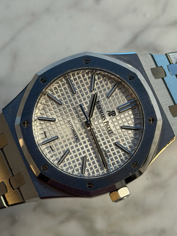 Audemars Piguet - Pre-owned Royal Oak Selfwinding Silver Dial 15400ST