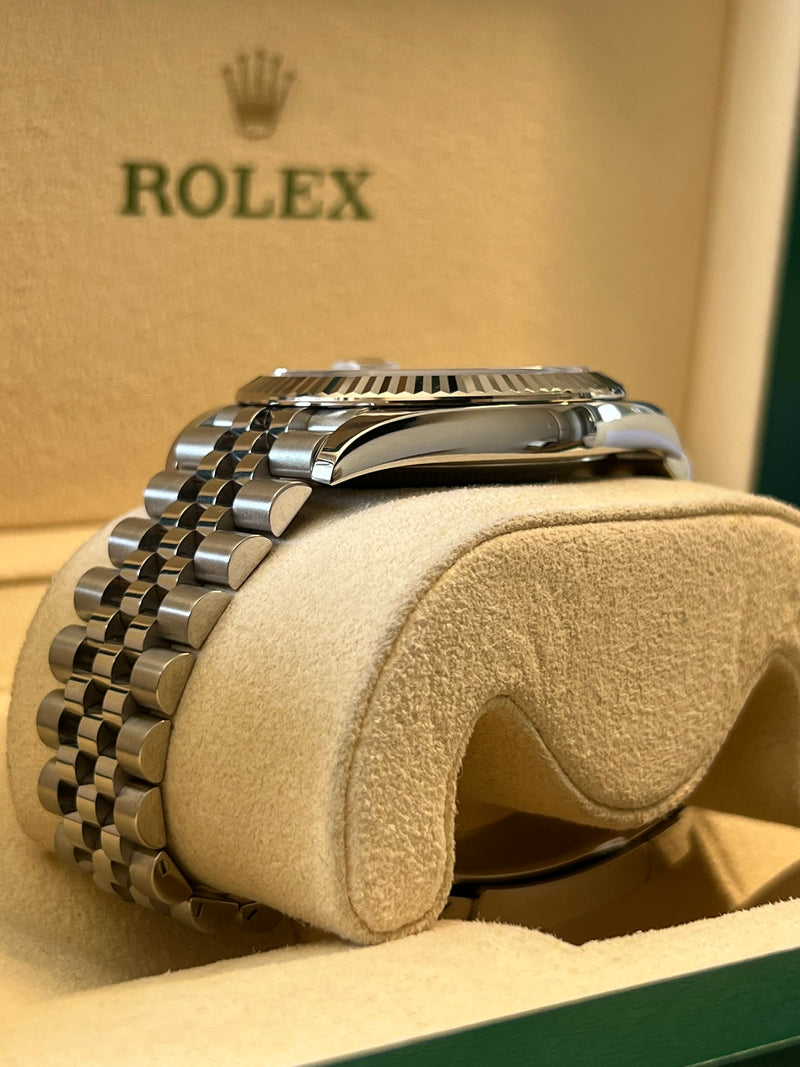 Rolex - Pre-owned Datejust 41mm Black Dial Jubilee Bracelet 126334