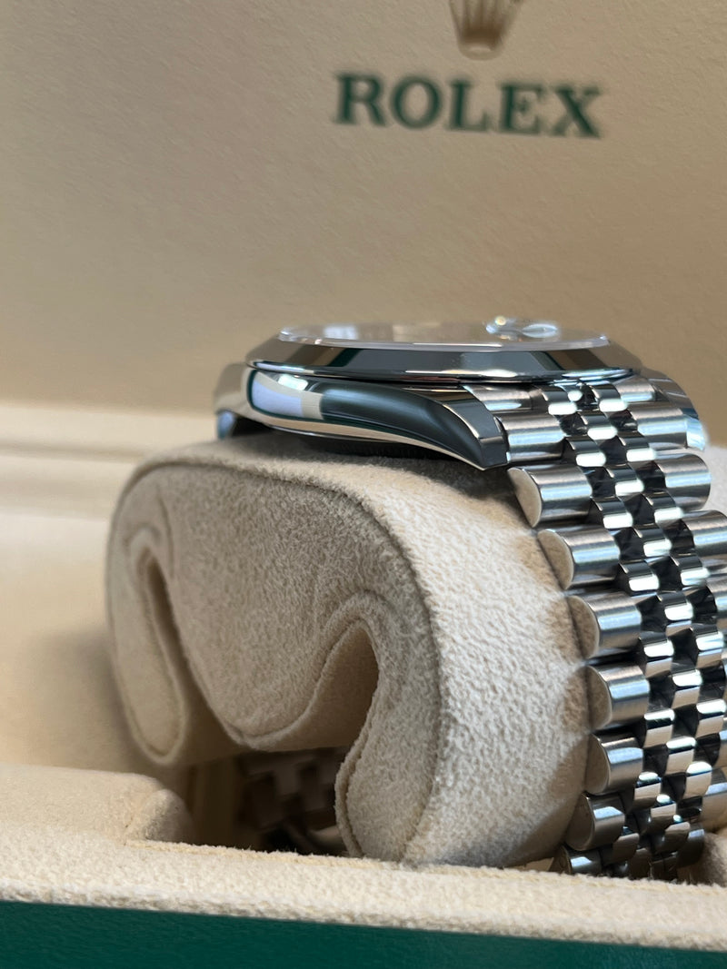 Rolex - Unworn Datejust 41mm Green Dial Jubilee Bracelet 126300