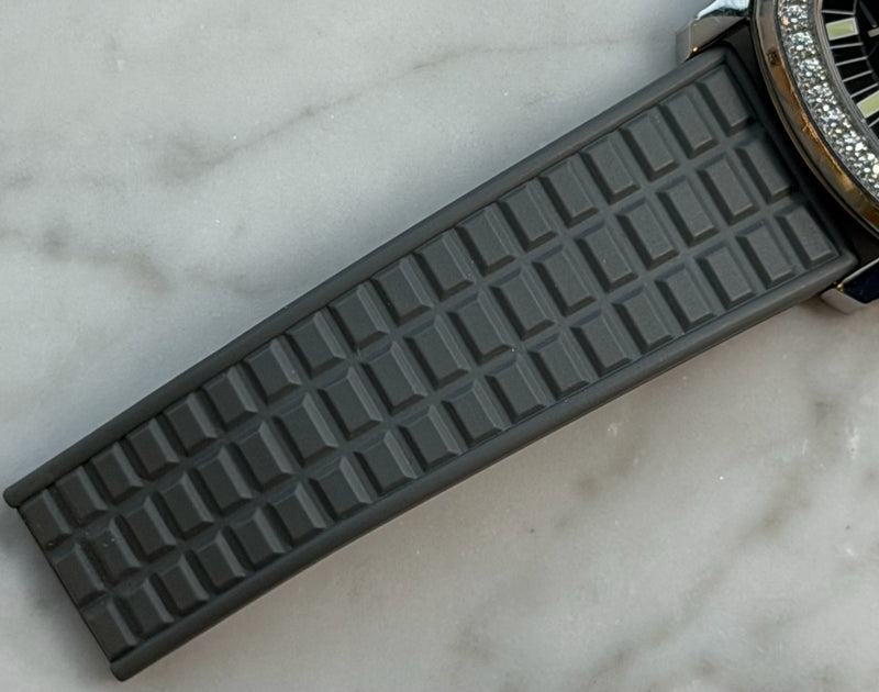 Patek Philippe - Pre-owned Aquanaut Black Dial Diamond Bezel 5067A